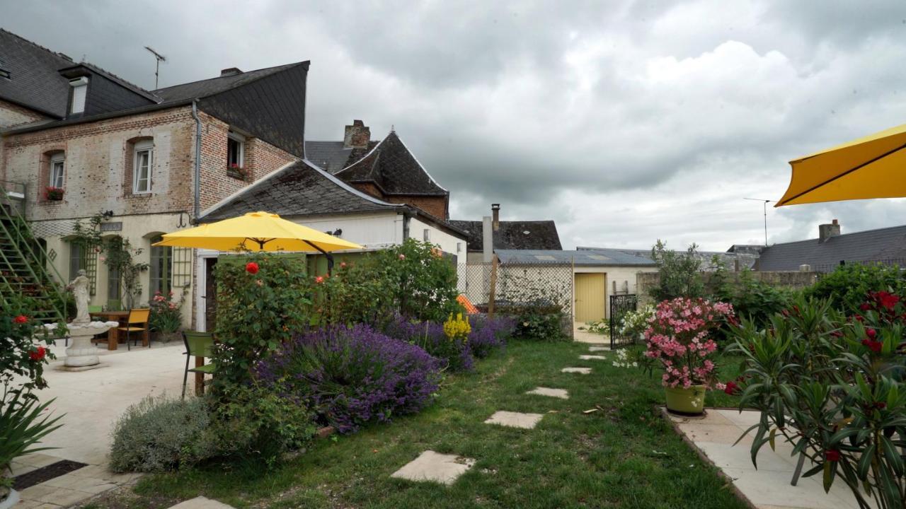Au Chapitre Bed & Breakfast Rozoy-sur-Serre Екстериор снимка